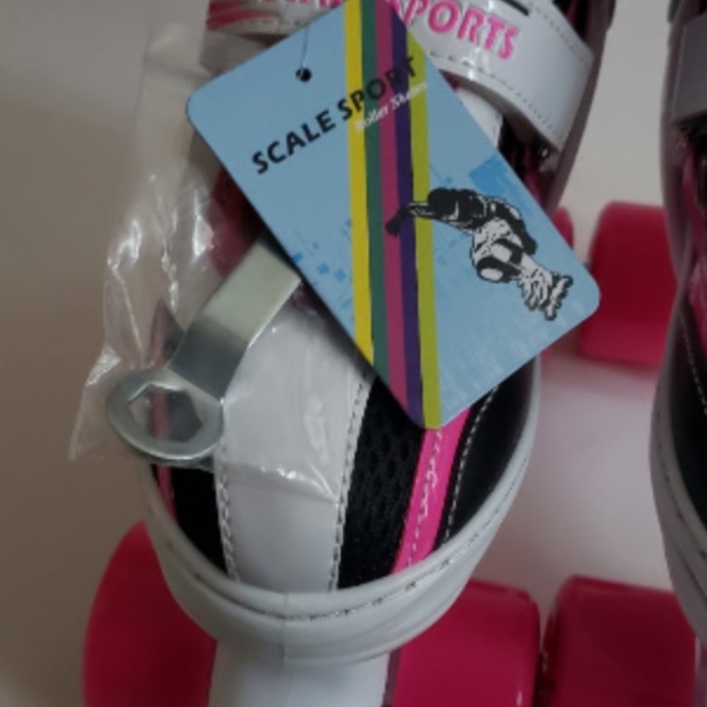 NIB Scale Sports Girls Adjustable Roller Skates Pink White Black Size 4-6 - Picture 2 of 8